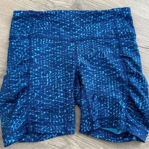 Lululemon Biker Shorts with side pockets - size 4